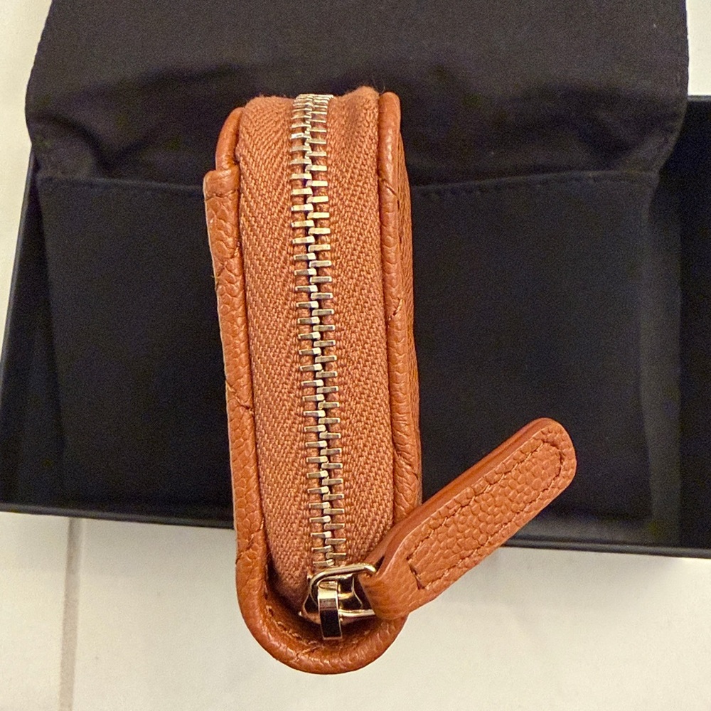 Chanel Caramel Caviar Zippy Card Holder - Picture 4 of 7